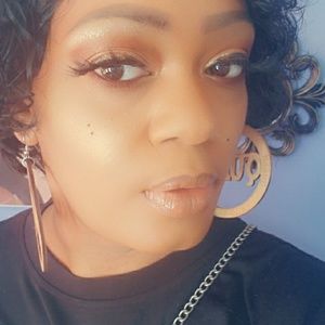 Meet your Posher, Tomeka